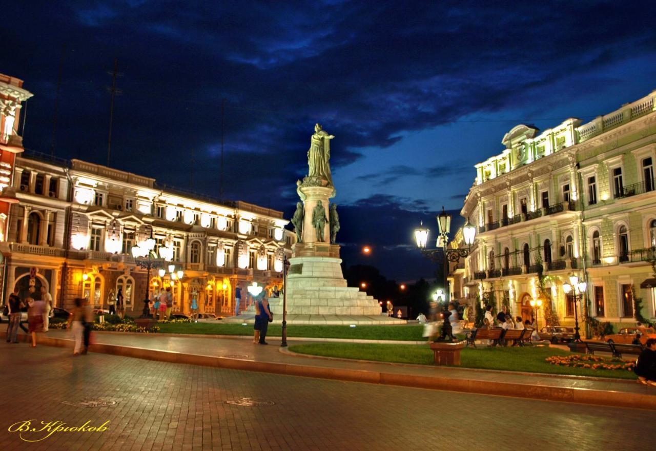 Perfect Apartment Near To Train Station And City Of Center Odesa Exterior photo